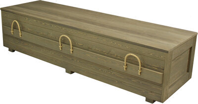 <b>MERENLUOTO</b><br>Ristomatti Ratian suunnittelema arkku hiljentyy luonnon äärelle. Kuvassa patina, myös valkokuulto. Hinta 2180 €