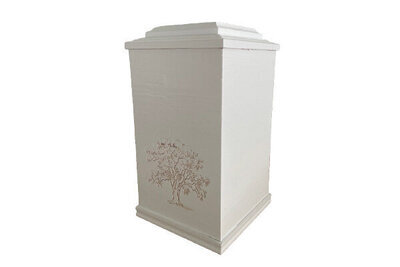 <b>Vanha Tammi</b><br>Kaunis perinteisen mallinen, puukuviointi, valkokuulto. Hinta 215 €